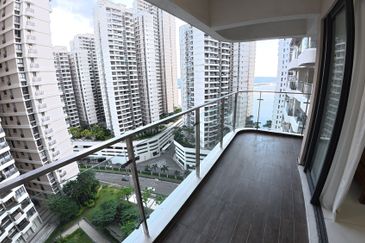 Baypoint @ Country Garden Danga Bay