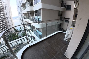 Baypoint @ Country Garden Danga Bay