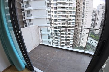 Baypoint @ Country Garden Danga Bay