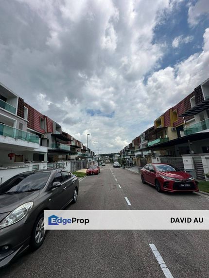 🏡Kempas 区很少人在卖的Semi-D With Attic原装单位，屋主没有住过，全新【双重保安】的社区，安全感满满😍, Johor, Johor Bahru