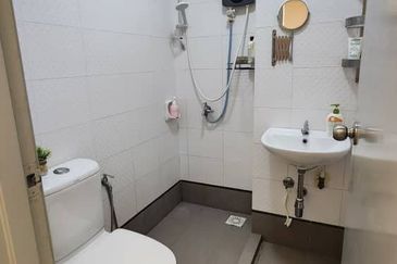 Season Luxury Apartment @ Larkin