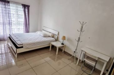 Season Luxury Apartment @ Larkin