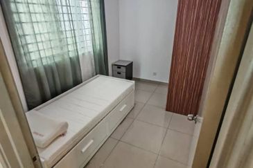 Season Luxury Apartment @ Larkin