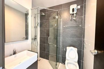 Baypoint @ Country Garden Danga Bay