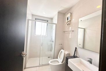 Baypoint @ Country Garden Danga Bay