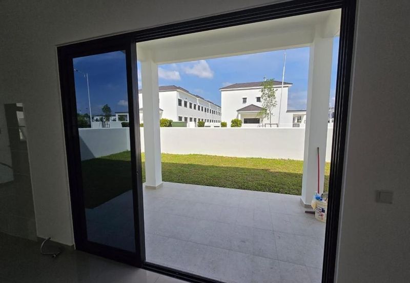 Tate Dalton @ Eco Botanic 2