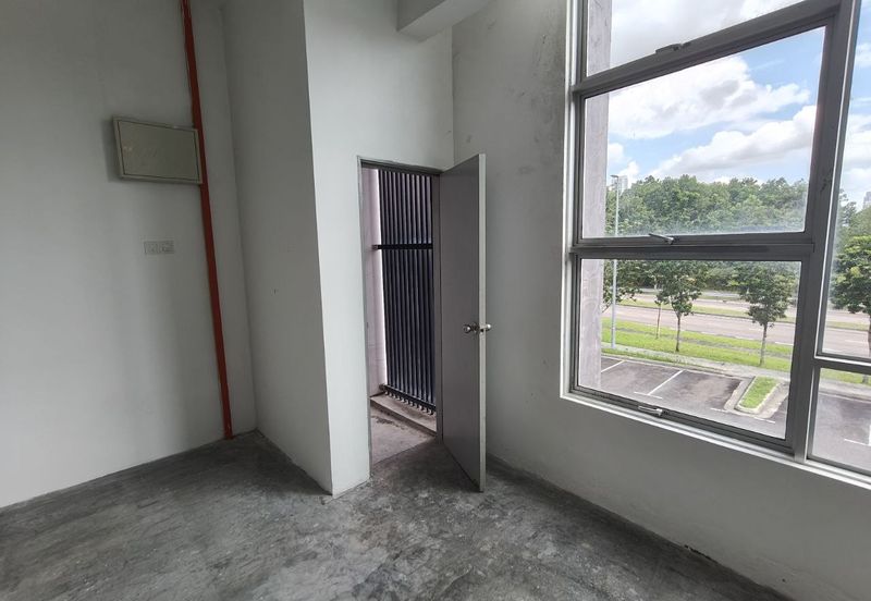 🔥 Suitable for accounting firm/lawyer firm/warehouse/online business/Studio 🔥 Cheap rental 🌟 3 storey shoplot for rent 📍 ION Medini 1, blok A
