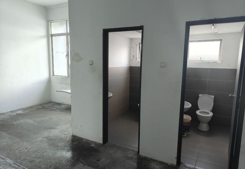 🔥 Suitable for accounting firm/lawyer firm/warehouse/online business/Studio 🔥 Cheap rental 🌟 3 storey shoplot for rent 📍 ION Medini 1, blok A