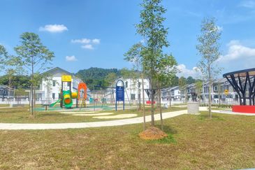 Iris @ Bandar Hillpark