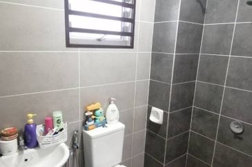 Halya @ Daunan Worldwide