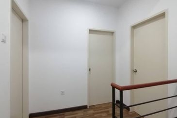 Halya @ Daunan Worldwide