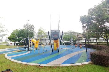 Halya @ Daunan Worldwide