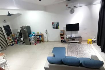 Halya @ Daunan Worldwide