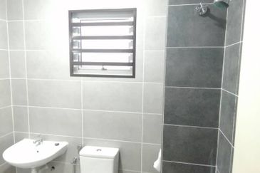 Halya @ Daunan Worldwide