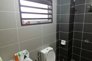 Halya @ Daunan Worldwide