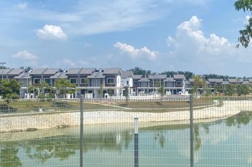 Iris @ Bandar Hillpark