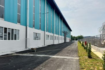 West Port, Pulau Indah