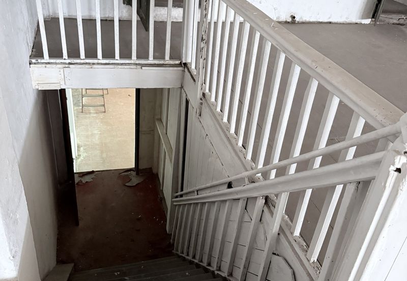 Rental RM3k! Facing Main Road, High Visibility! Jalan Batu Tiga 1.5 Sty Shoplot to Let