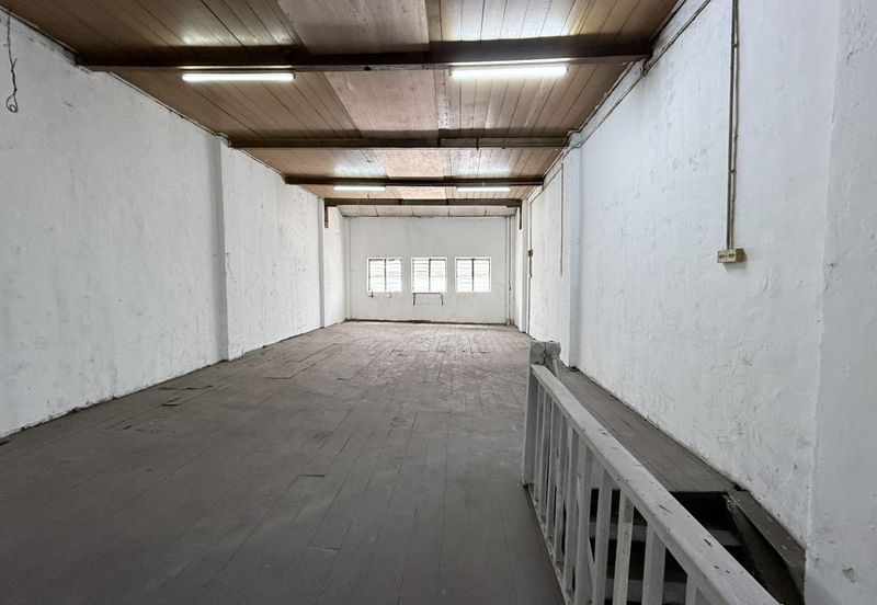 Rental RM3k! Facing Main Road, High Visibility! Jalan Batu Tiga 1.5 Sty Shoplot to Let