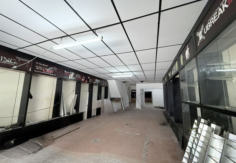 Rental RM3k! Facing Main Road, High Visibility! Jalan Batu Tiga 1.5 Sty Shoplot to Let