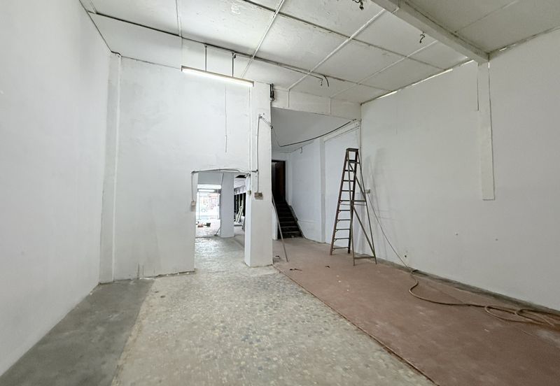 Rental RM3k! Facing Main Road, High Visibility! Jalan Batu Tiga 1.5 Sty Shoplot to Let