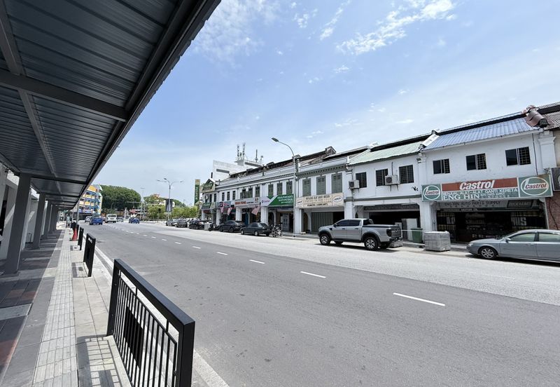 Rental RM3k! Facing Main Road, High Visibility! Jalan Batu Tiga 1.5 Sty Shoplot to Let