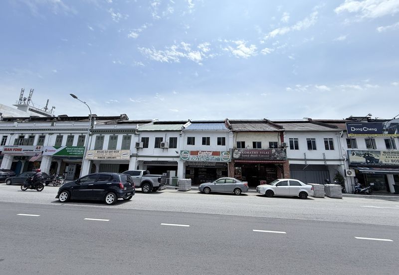 Rental RM3k! Facing Main Road, High Visibility! Jalan Batu Tiga 1.5 Sty Shoplot to Let