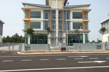 RM8.6m! Built-up 12.3ksf, Shah Alam Tiong Nam Industrial Park 3 Sty Semi D Factory for Sale