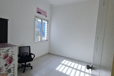 RM375K! Move In Condition!  Kampung Delek Taman Udang Cendana Near Telok Gadong Townhouse for Sale