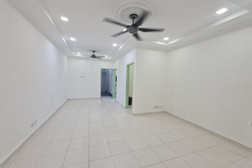 RM375K! Move In Condition!  Kampung Delek Taman Udang Cendana Near Telok Gadong Townhouse for Sale