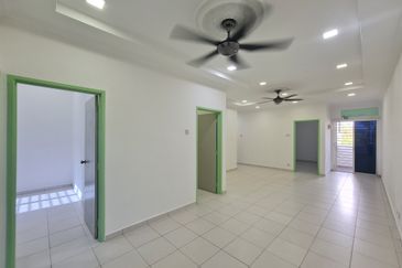 RM375K! Move In Condition!  Kampung Delek Taman Udang Cendana Near Telok Gadong Townhouse for Sale