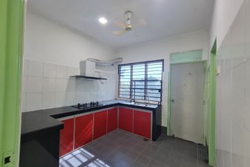 RM375K! Move In Condition!  Kampung Delek Taman Udang Cendana Near Telok Gadong Townhouse for Sale