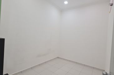 RM375K! Move In Condition!  Kampung Delek Taman Udang Cendana Near Telok Gadong Townhouse for Sale