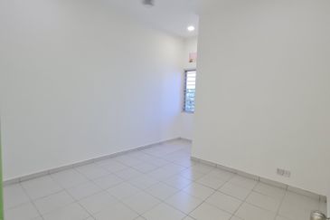 RM375K! Move In Condition!  Kampung Delek Taman Udang Cendana Near Telok Gadong Townhouse for Sale