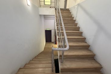 RM4.5m! Tenanted, Good for Investment! Gateway 16 Bandar Bukit Raja Semi D Factory for Sale