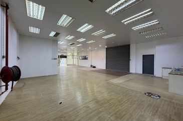 RM4.5m! Tenanted, Good for Investment! Gateway 16 Bandar Bukit Raja Semi D Factory for Sale