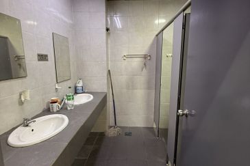 RM4.5m! Tenanted, Good for Investment! Gateway 16 Bandar Bukit Raja Semi D Factory for Sale