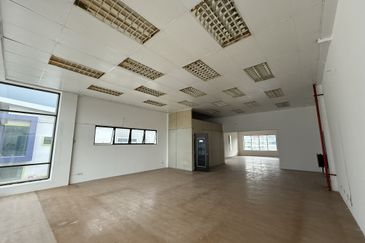 RM4.5m! Tenanted, Good for Investment! Gateway 16 Bandar Bukit Raja Semi D Factory for Sale