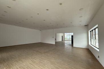 RM4.5m! Tenanted, Good for Investment! Gateway 16 Bandar Bukit Raja Semi D Factory for Sale