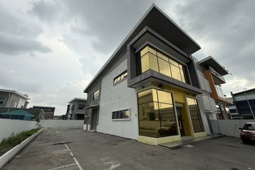 RM4.5m! Tenanted, Good for Investment! Gateway 16 Bandar Bukit Raja Semi D Factory for Sale