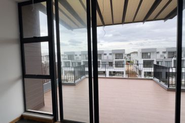 Senibong Cove Waterway Residences