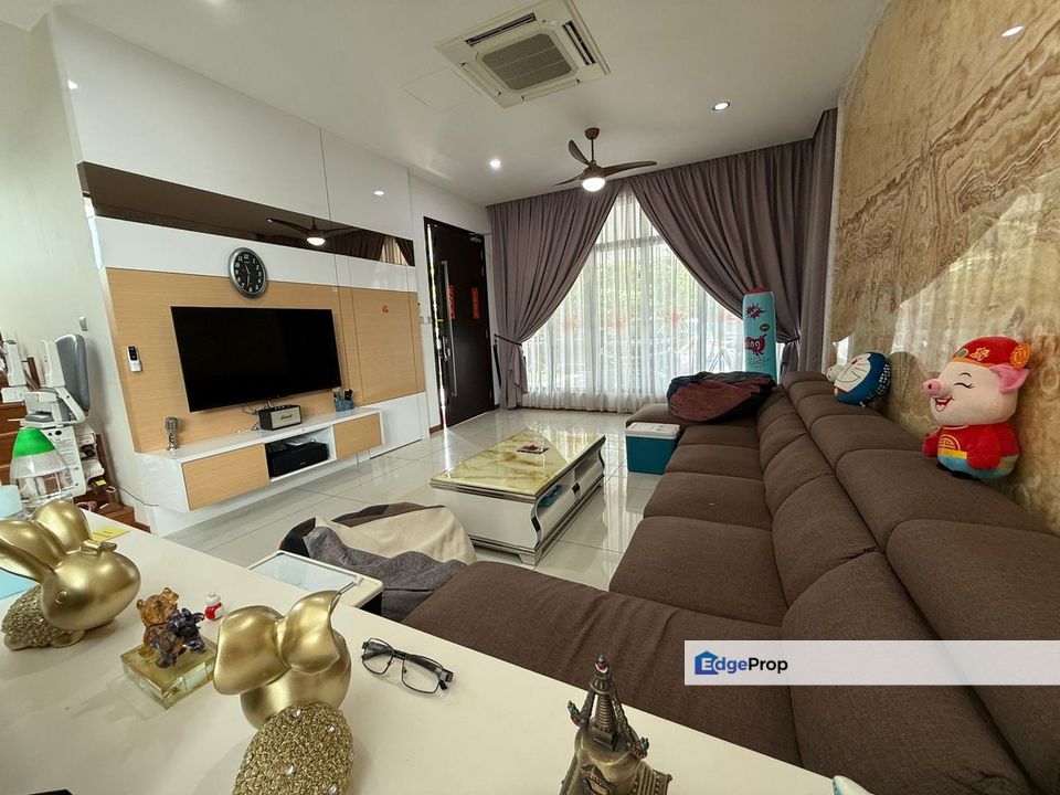 Fully Renovated 3-Storey Villa with Stairlift & Prime Orientation @ Senibong Cove for Sale, Johor, Masai