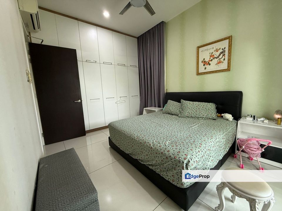 Fully Renovated 3-Storey Villa with Stairlift & Prime Orientation @ Senibong Cove for Sale, Johor, Masai