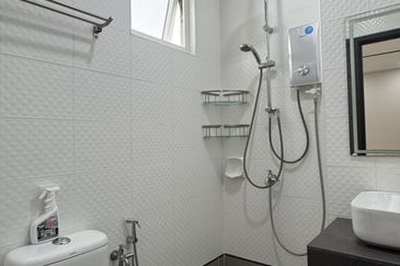 Seasons Luxury Apartments @ Amara Larkin