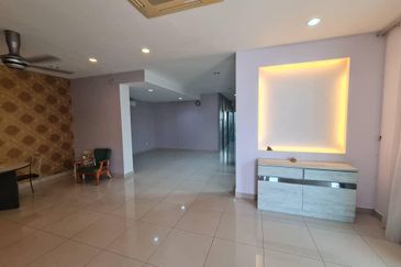 Maple Red, Adda Heights