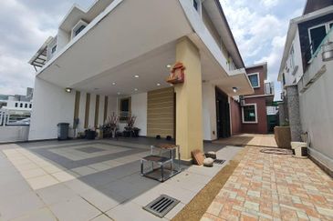 Maple Red, Adda Heights