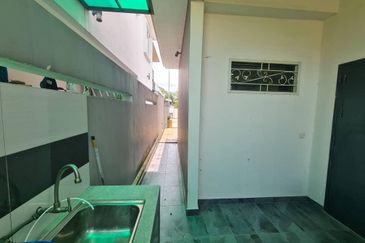 Maple Red, Adda Heights