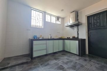 Maple Red, Adda Heights