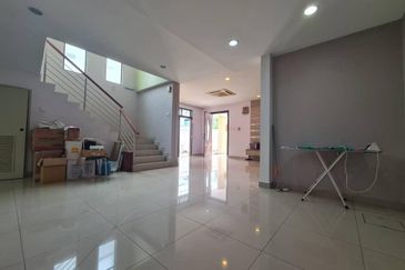 Maple Red, Adda Heights