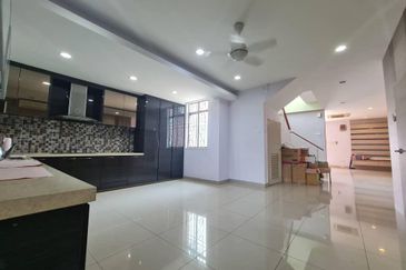 Maple Red, Adda Heights